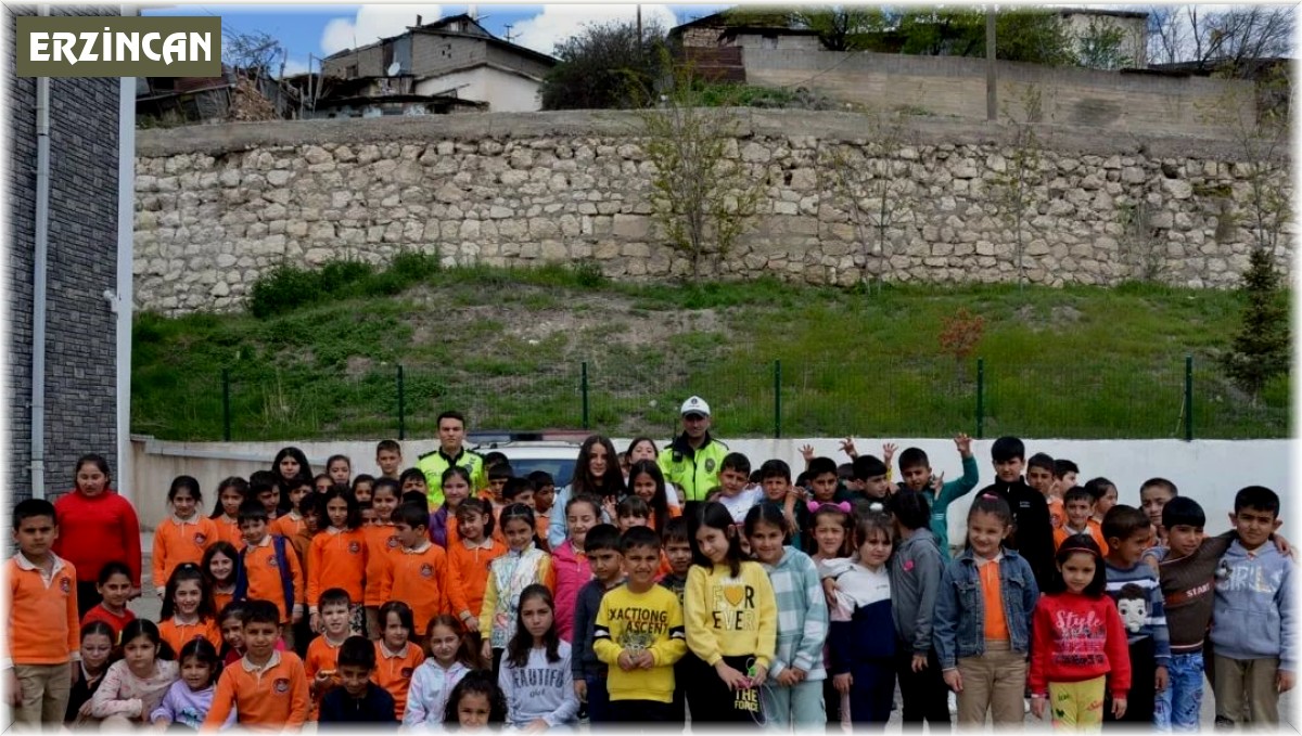 Tercan'da öğrencilere trafik güvenliği eğitimi verildi