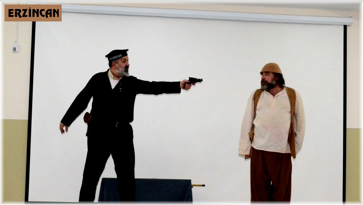 Tercan'da 'Ya İstiklal Ya İzmihlal' adlı tiyatro oyunu sahnelendi