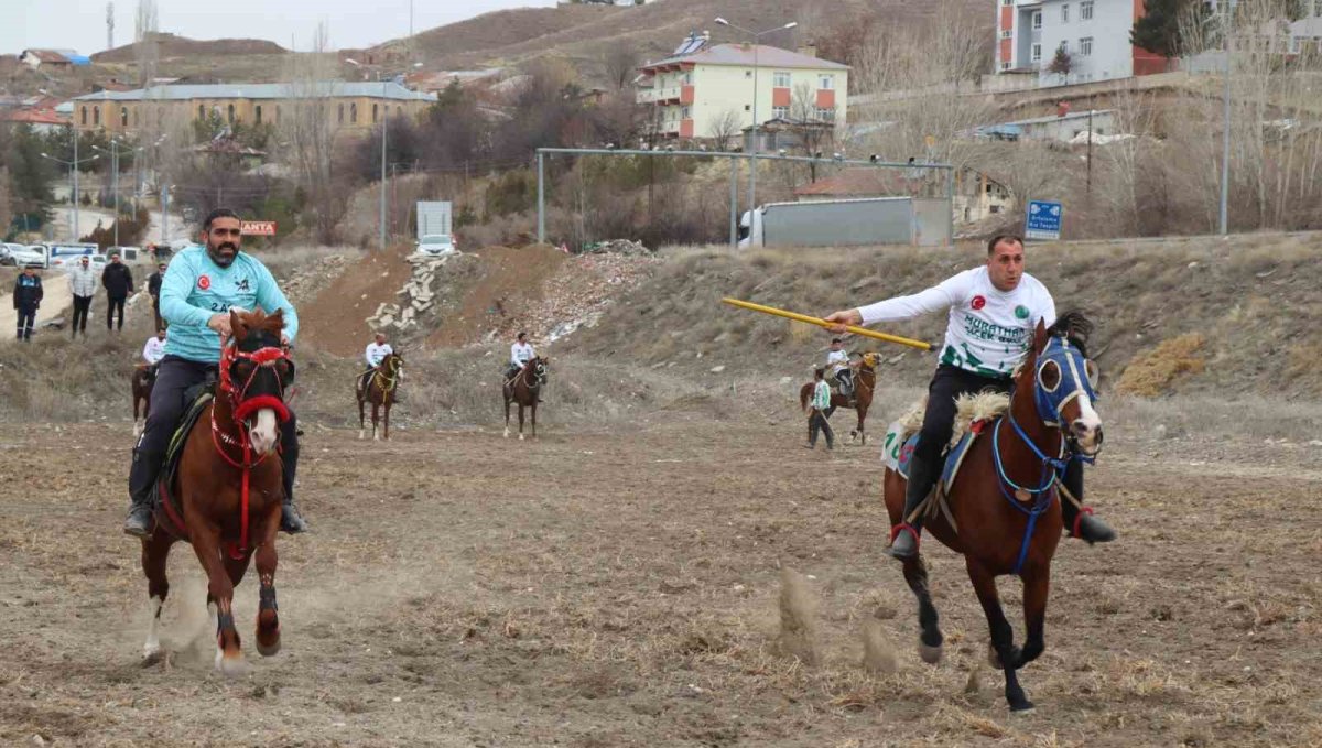 Tercan'ın kurtuluşunun 108. yılında cirit heyecanı