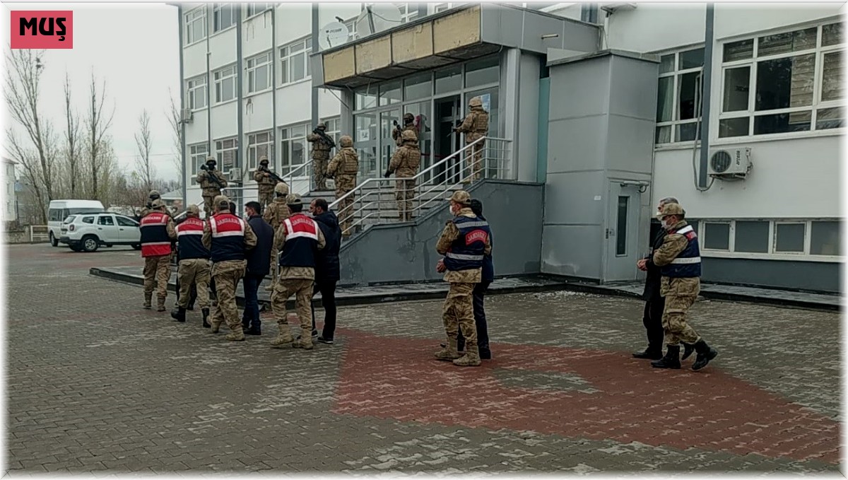 Terör örgütü PKK'ya fon sağlayan 8 kişiye gözaltı