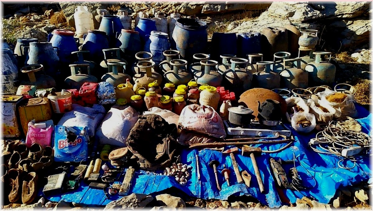 Teröristlere ait yaşam malzemesi ele geçirildi