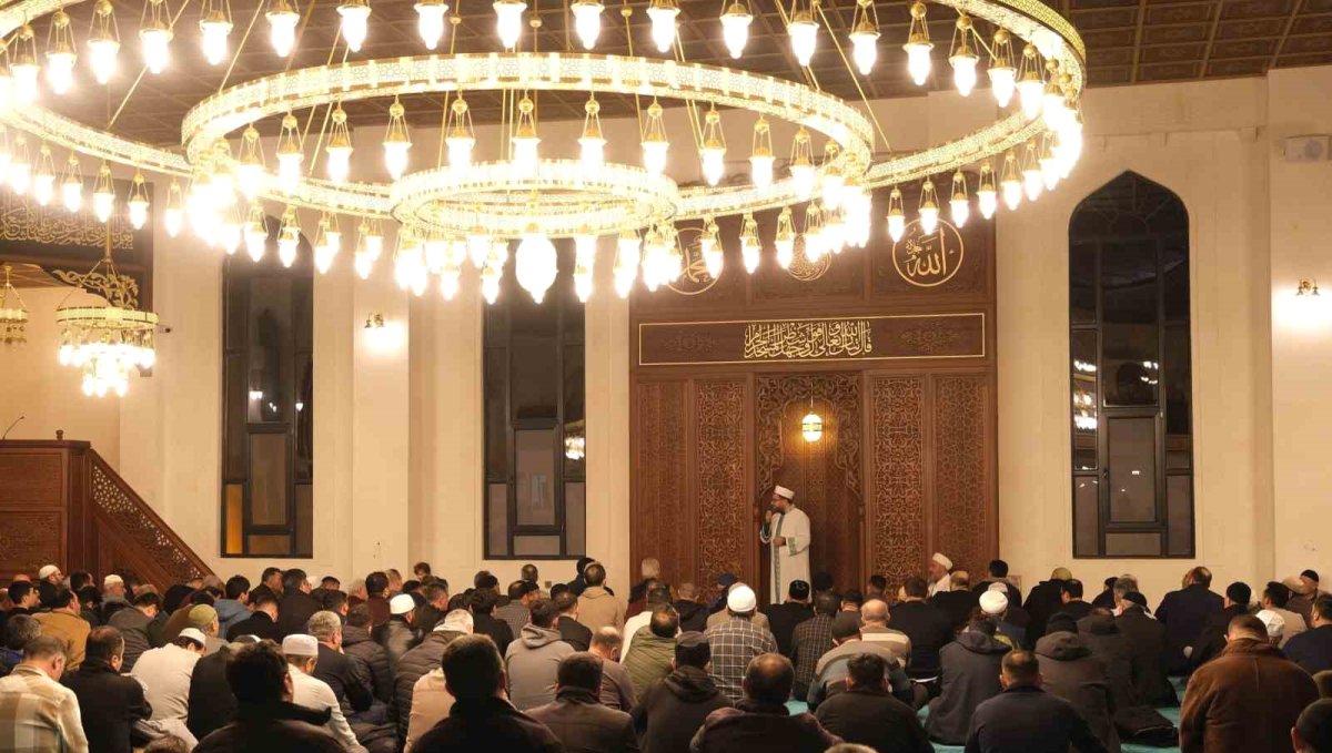 Terzibaba Mezarlığı Külliye Camii'nde Berat Kandili programı düzenlendi