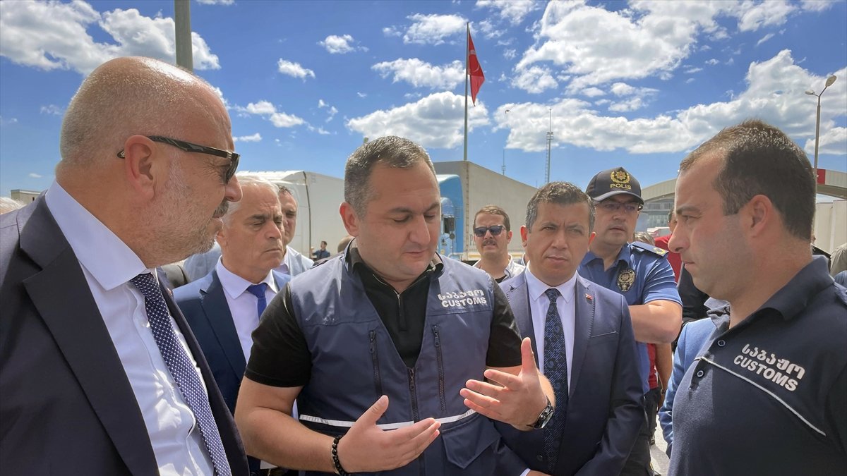 Ticaret Bakan Yardımcısı Turagay, Çıldır-Aktaş Gümrük Kapısı'nda incelemede bulundu: