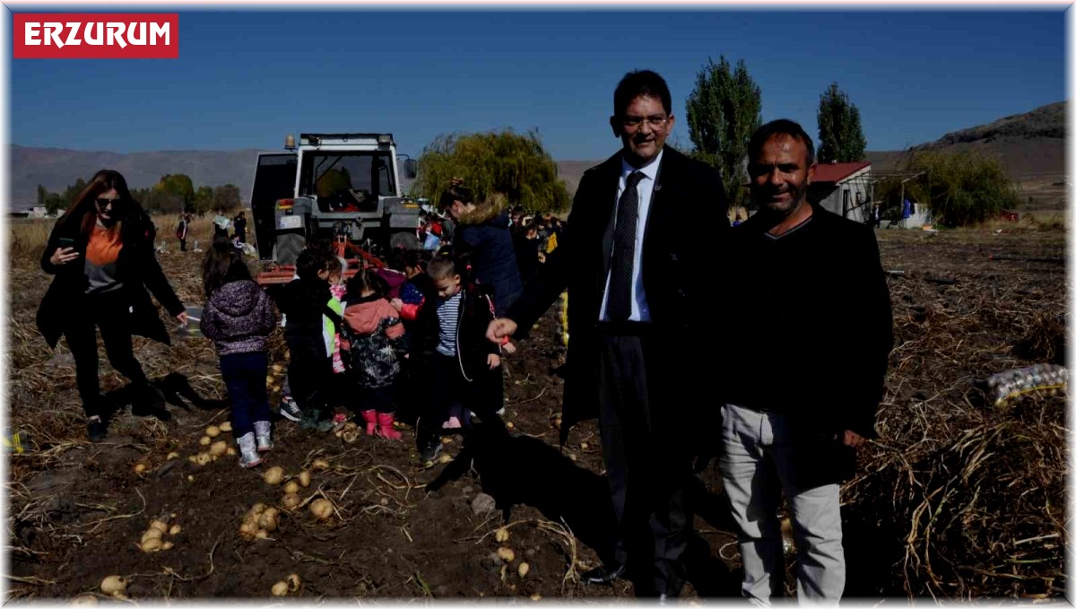 Ticaret Borsası Başkanı Oral, öğrenciler ile birlikte patates hasadına katıldı