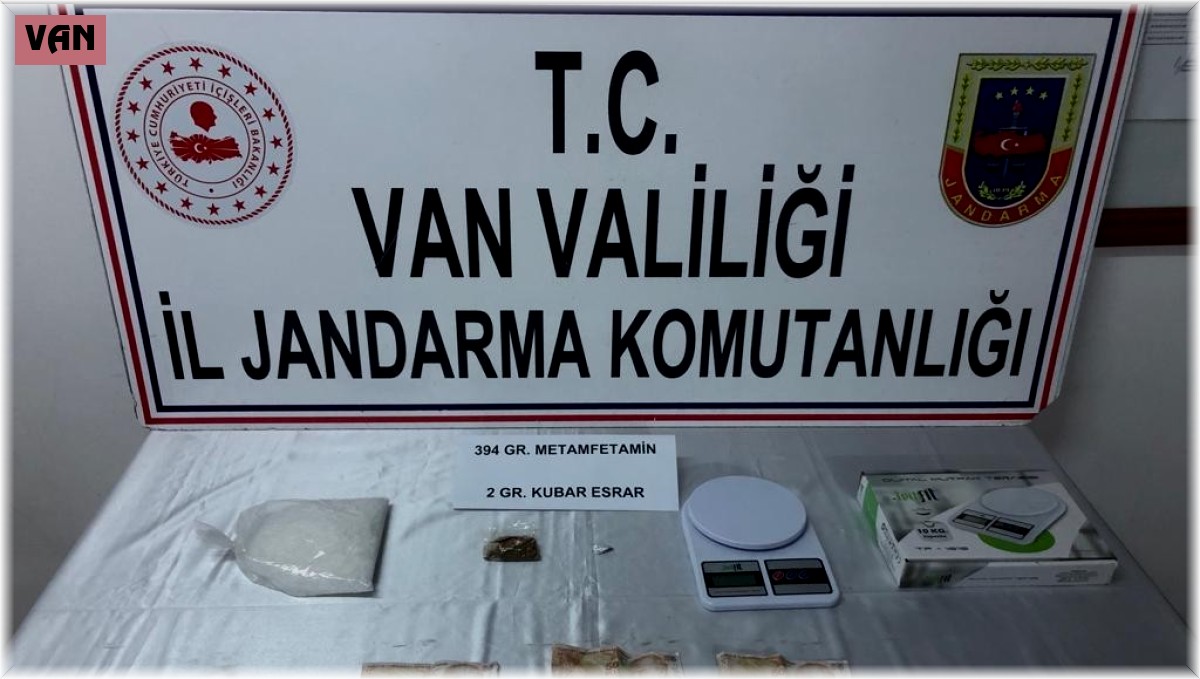 Ticari taksideki yolcunun valizinden uyuşturucu çıktı