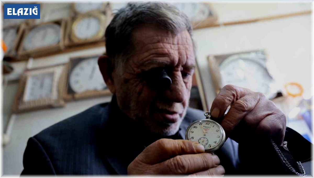 'Tik tak' sesleriyle geçen bir ömür: 65 yıldır 'zamanı' ayarlıyor