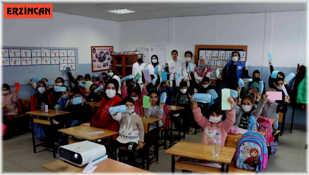 Tıp Fakültesi öğrencilerinden köy okulunda anlamlı etkinlik