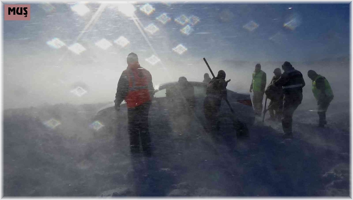 Tipide mahsur kalan vatandaşların yardımına jandarma yetişti
