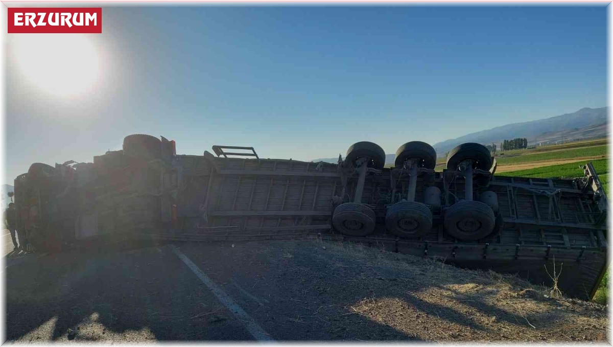 TIR devrildi: 1 yaralı