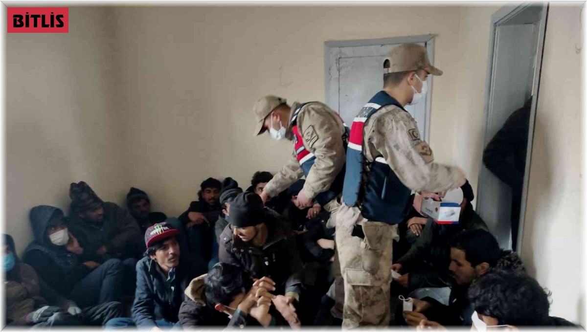 Tır dorsesinde 88 göçmen yakalandı