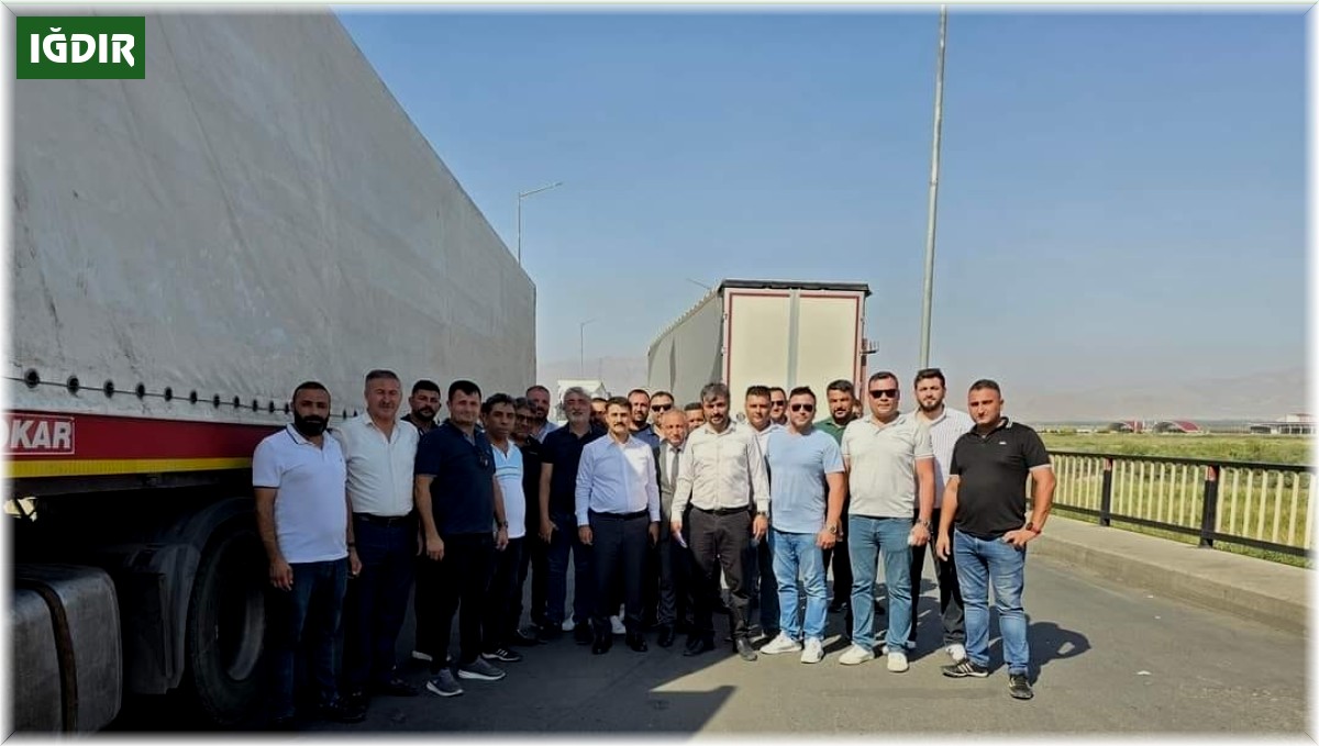 Tır şoförleri Iğdır Dilucu Gümrük Kapısı'nın giriş ve çıkışlarını kapattı
