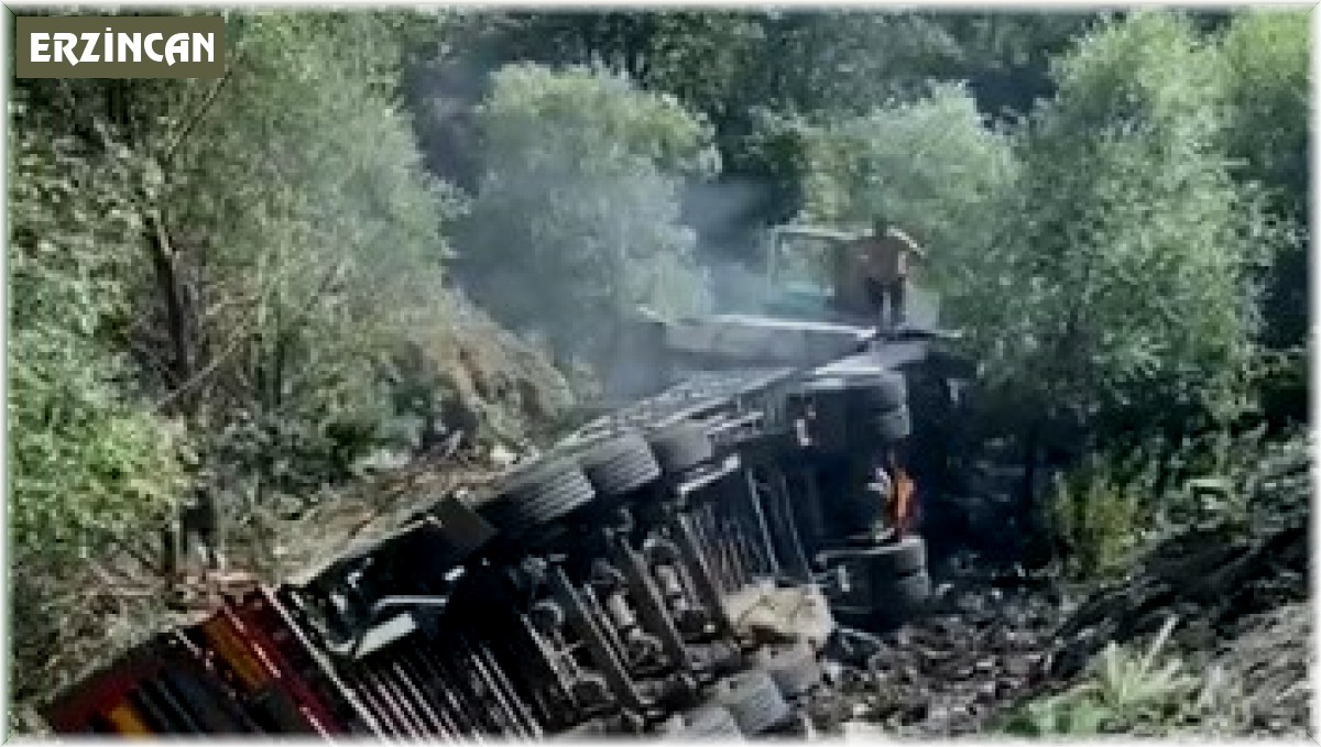 Tır sürücüsü yanmaktan son anda kurtuldu