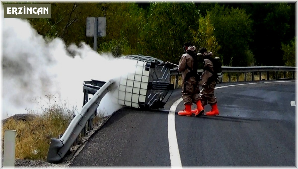 Tırdan yola düşen, tıp alanında ve roket yakıtı üretiminde kullanılan hidrojen peroksit paniğe neden oldu