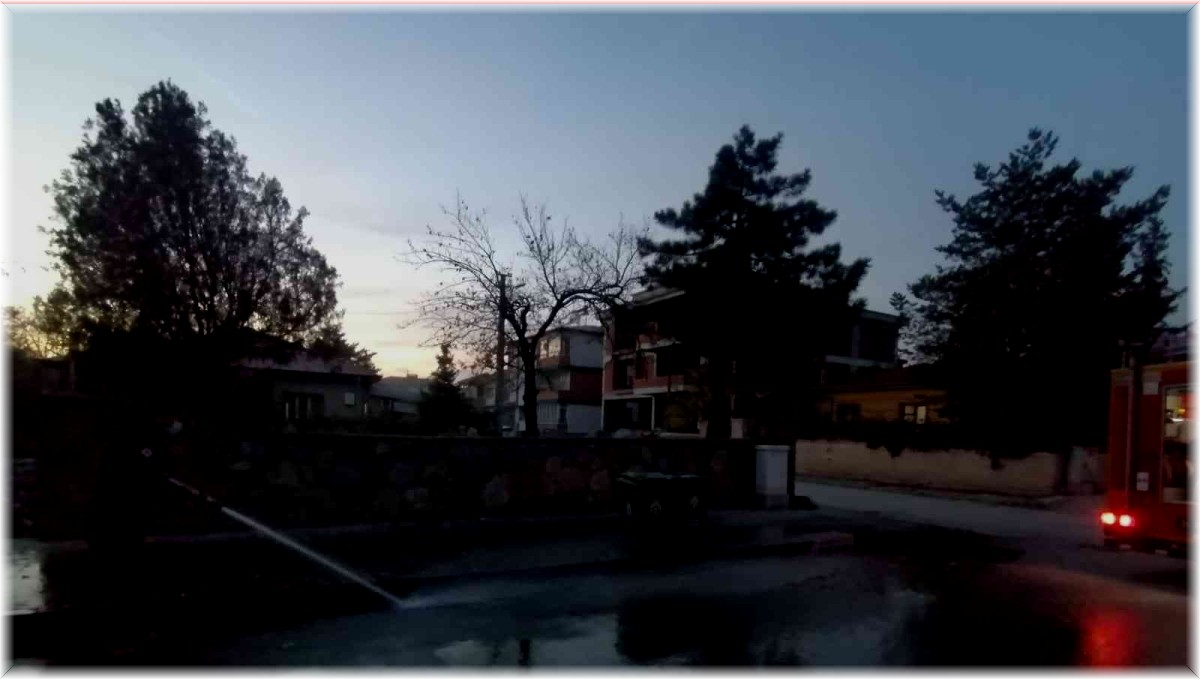 Tırdan yola sızan klor gazı itfaiye tarafından temizlendi