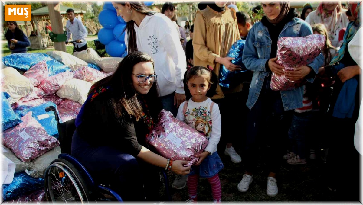 Tiyatro sanatçısı Gamze Elibol'dan çocuklara mont, bot ve hikâye kitabı