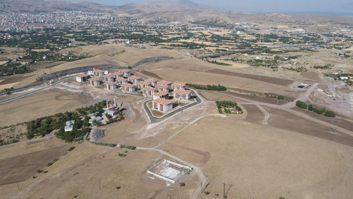 TOKİ, Elazığ'da konut ve ticari alan için yatırımlık 136 arsayı satışa çıkardı