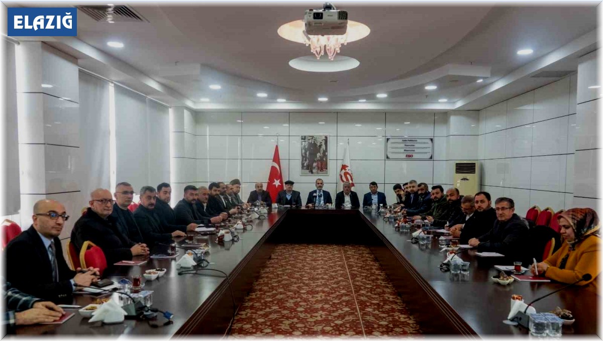 Toplantıda depreme yakalanan katılımcılar "besmele" çekti