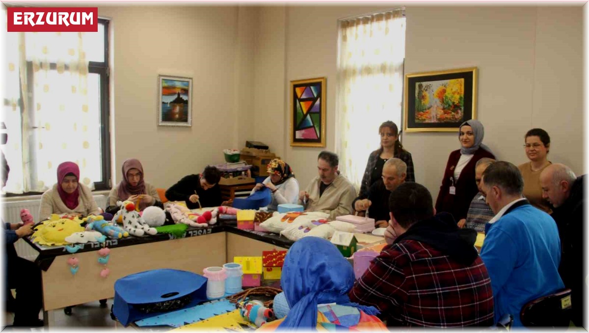 Toplum Ruh Sağlığı hastaları kendi elleriyle depremzedeler için ürünler yapıyor