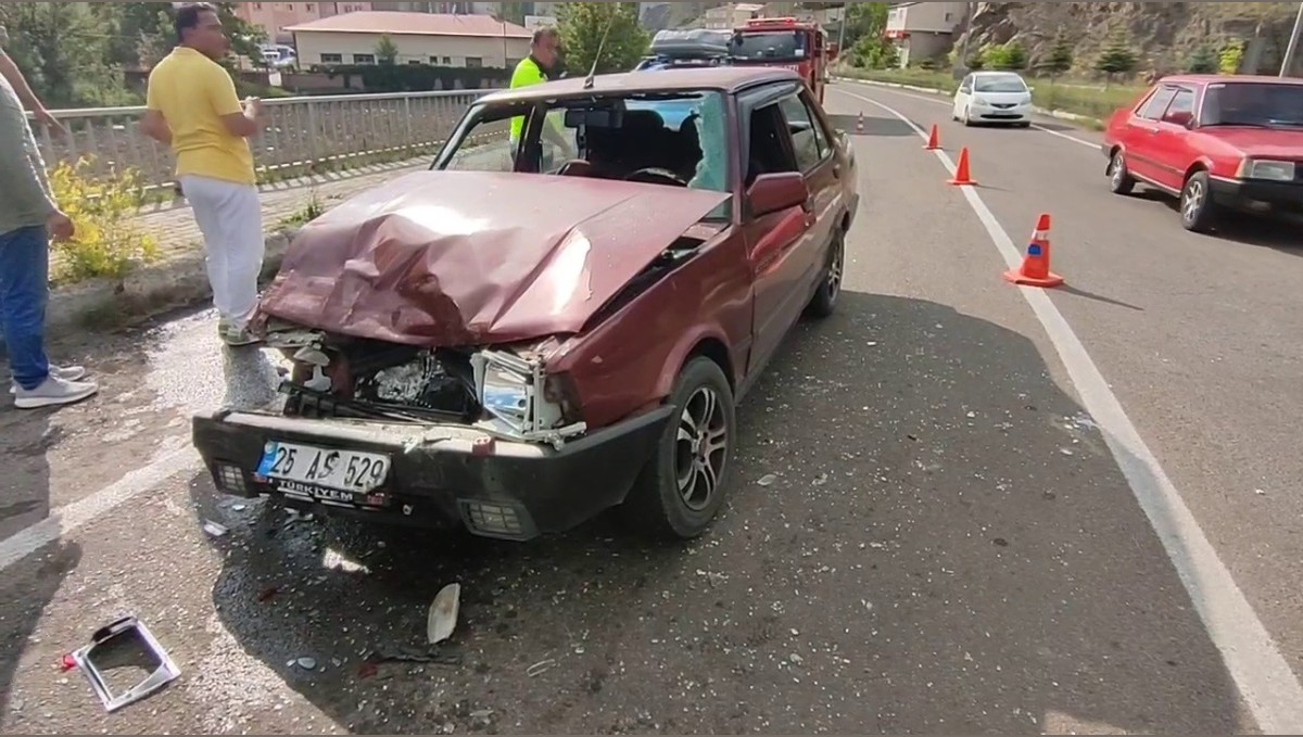 Tortum'da trafik kazası: 3 yaralı