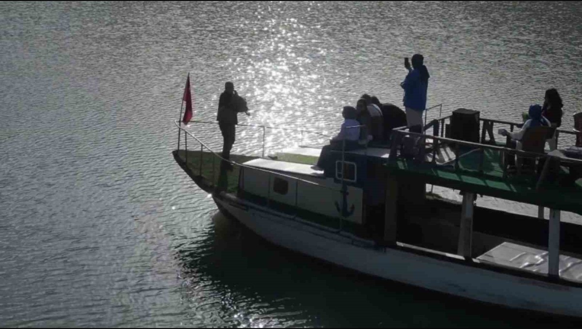 Tortum Gölü'nde Karadeniz ezgileri yankılandı
