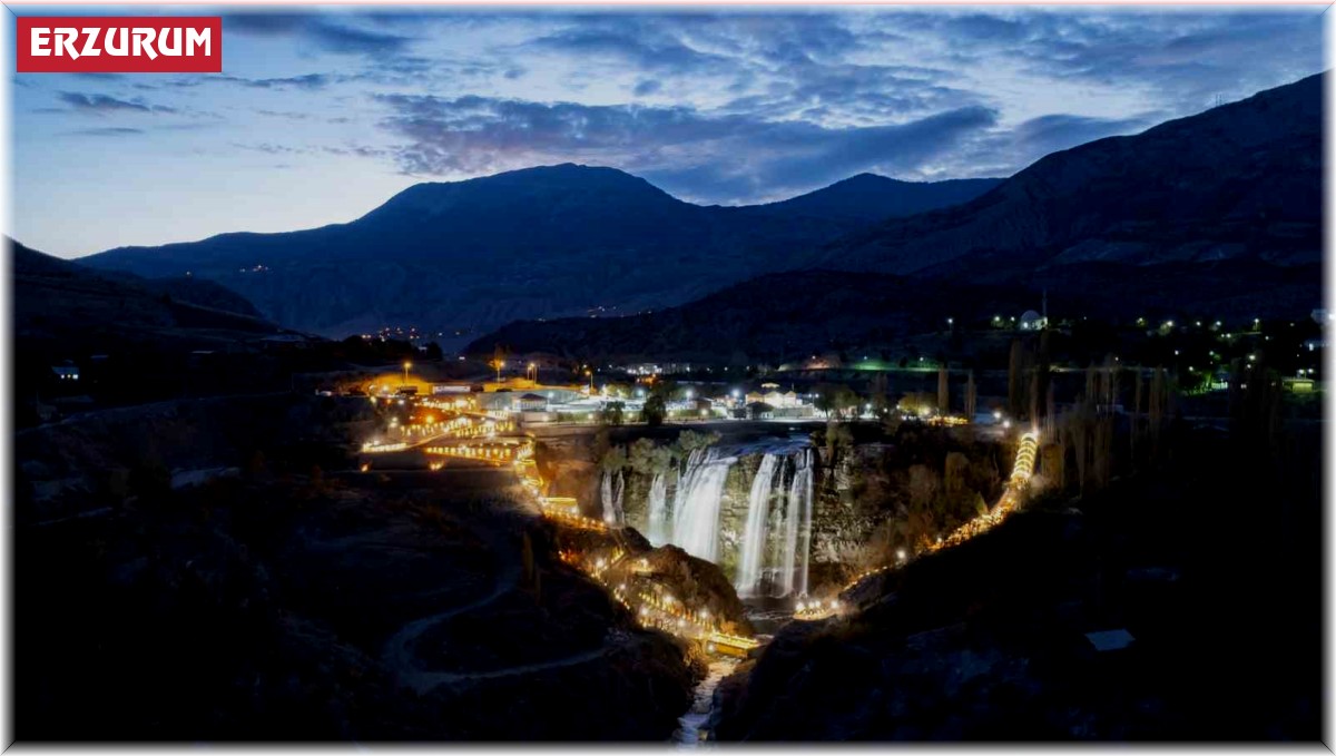 Tortum Şelalesi coştu