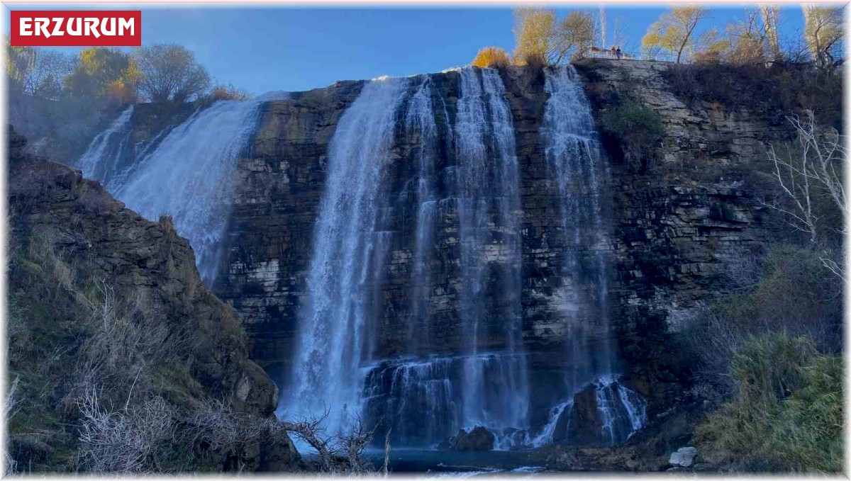 Tortum Şelalesi'nde mest eden manzara