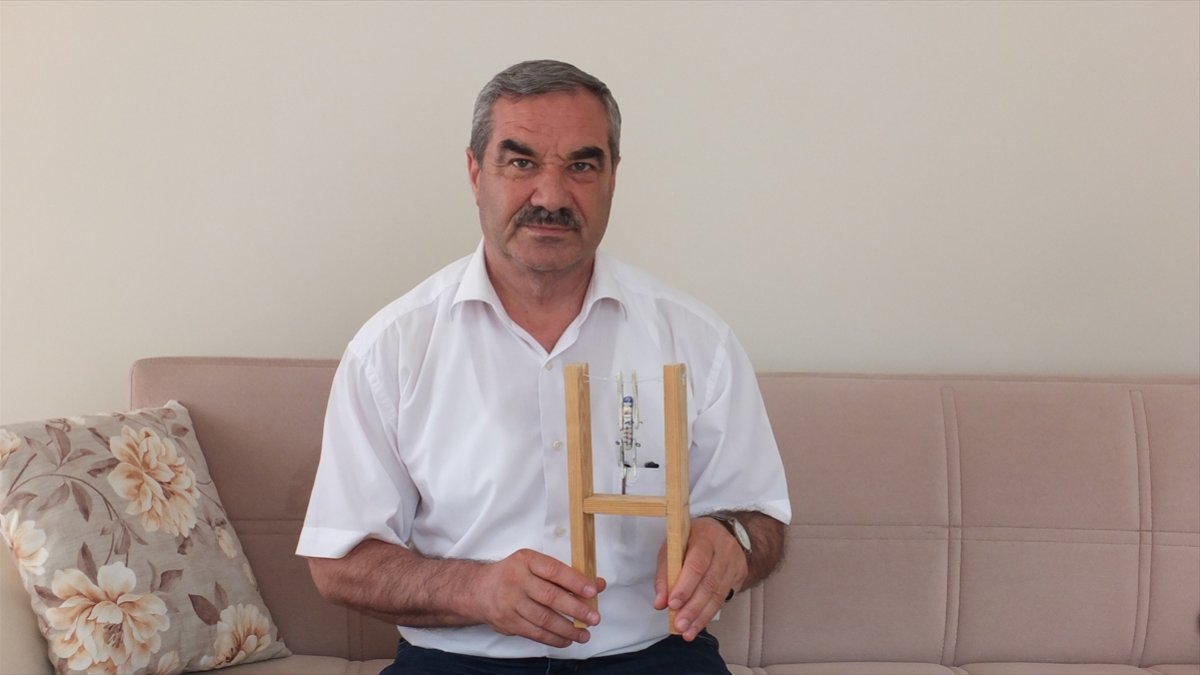 Torunları için oyuncak yaptı