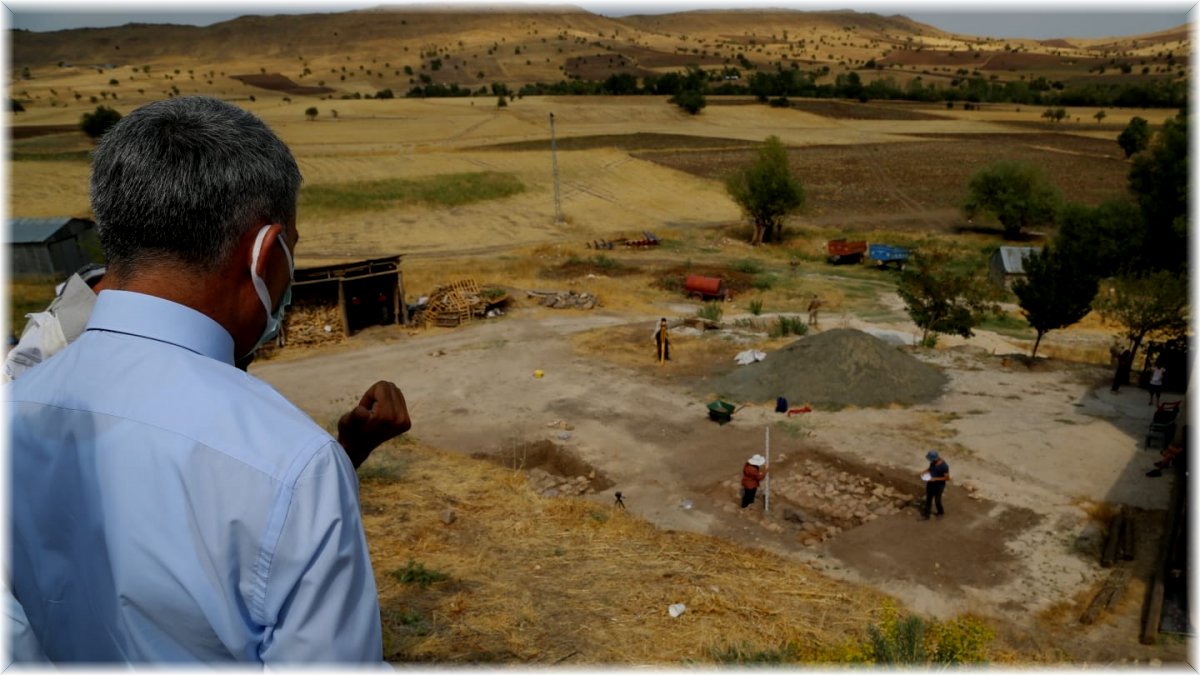 Tozkoparan höyüğünde tarihi eserler çıkmaya başladı