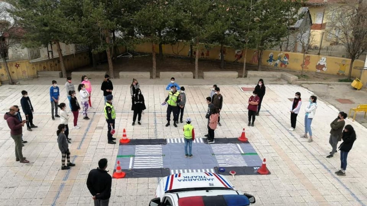 "Trafik Dedektifleri Projesi" ile Erzincan'da öğrencilere eğitim verildi