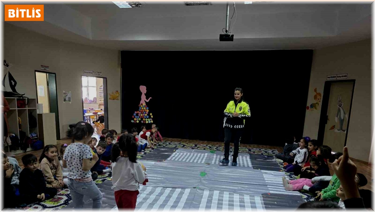 Trafik ekipleri anaokulu öğrencilerini bilgilendirdi