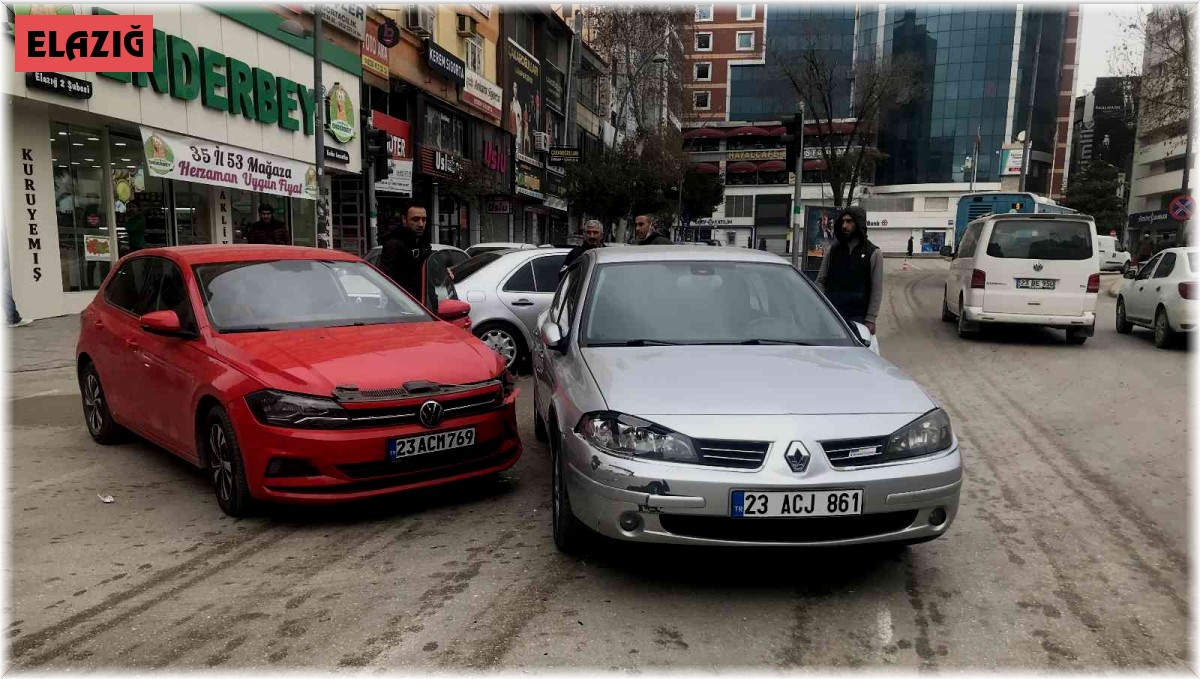 Trafik kazası kameralara yansıdı