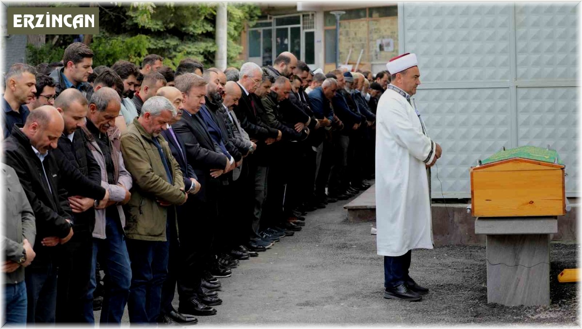 Trafik kazasında hayatını kaybeden genç işadamı son yolculuğuna uğurlandı