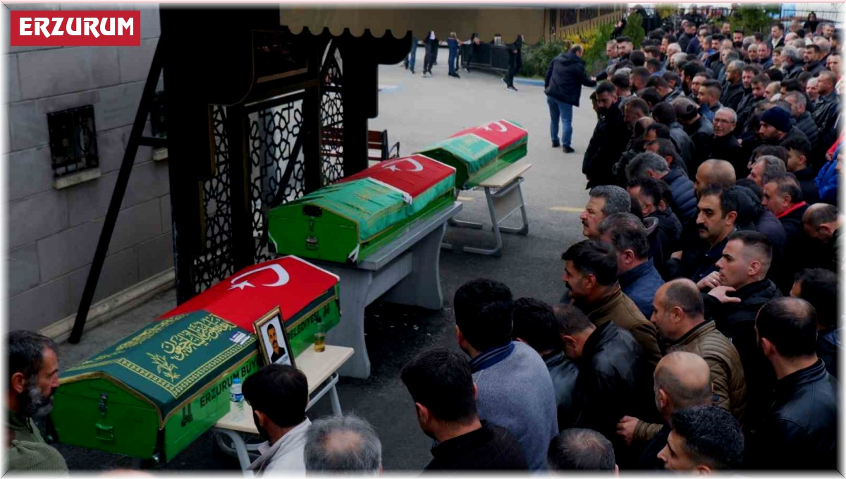 Trafik kazasında vefat eden üç arkadaş gözyaşlarıyla uğurlandı