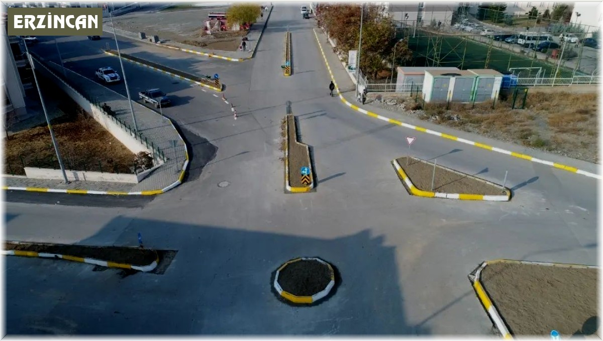 Trafikte güvenliği sağlamak için yapılan kavşak sosyal medyayı ikiye böldü