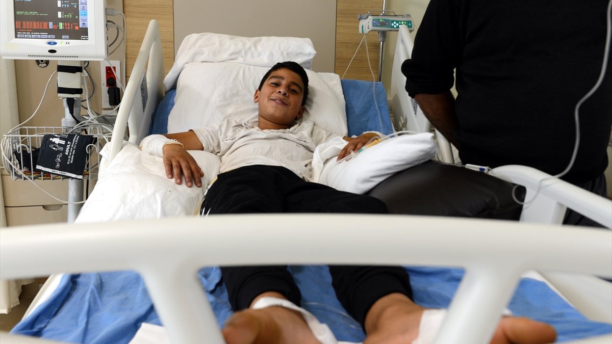 Trafo merkezine kaçan topu almak isterken canından oluyordu