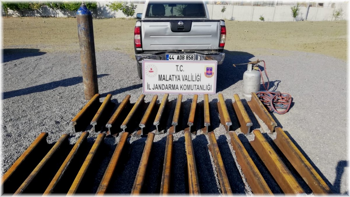 Tren raylarını çalan 2 kişi tutuklandı