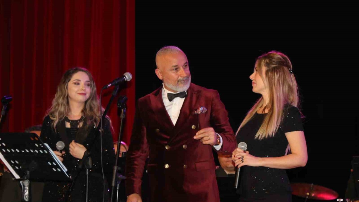 TSK Armoni Mızıkası Erzincan'da konser verdi