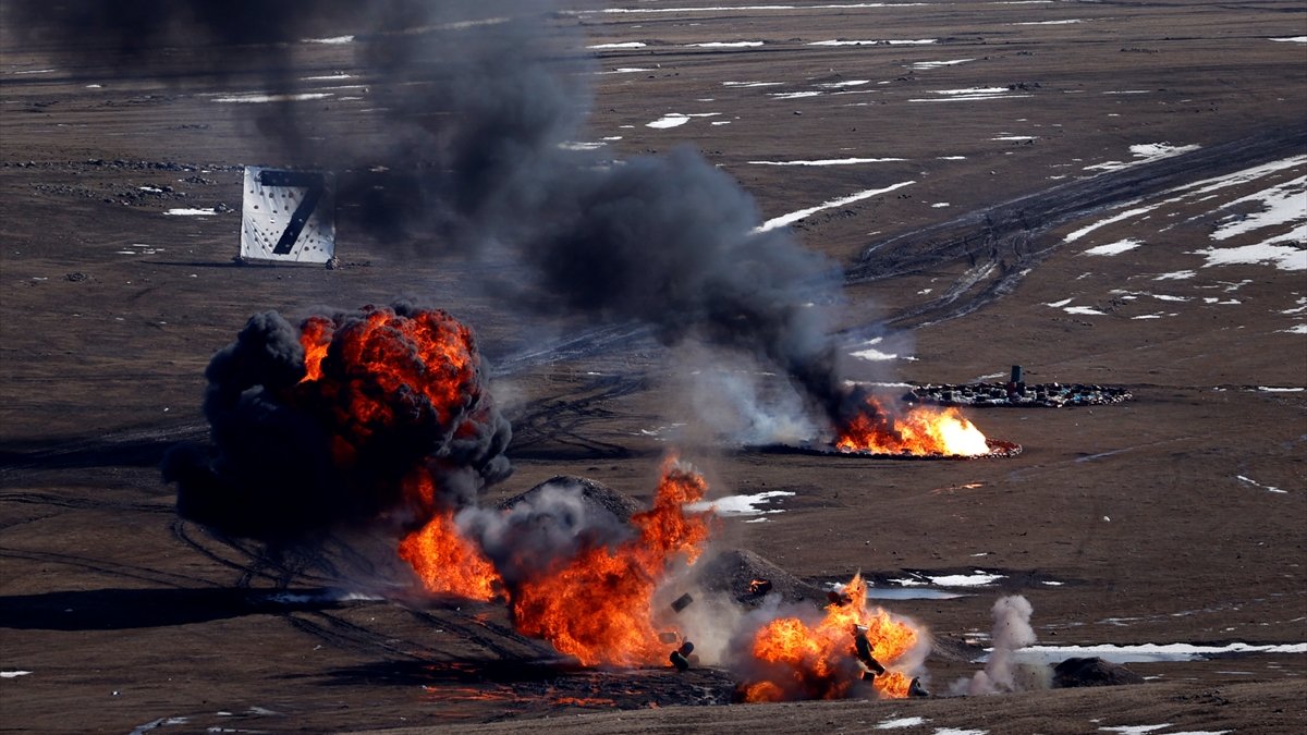 TSK'nin nefes kesen kış tatbikatında hedefler tam isabetle vuruldu