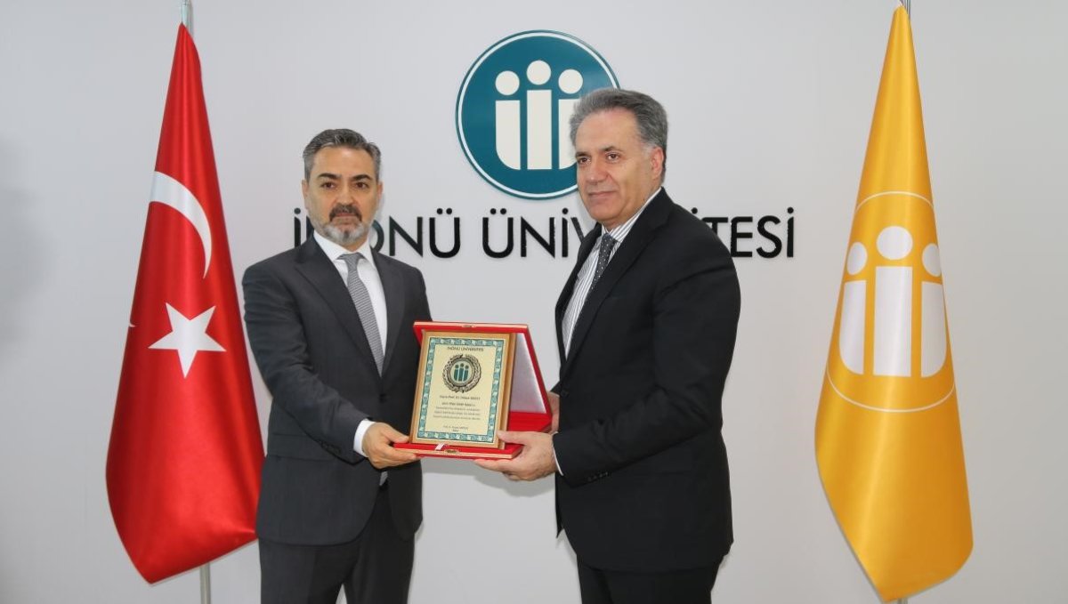 TÜBA-TESEP Ödüllü Prof. Dr. Orhan Yazıcı'ya plaket takdim edildi