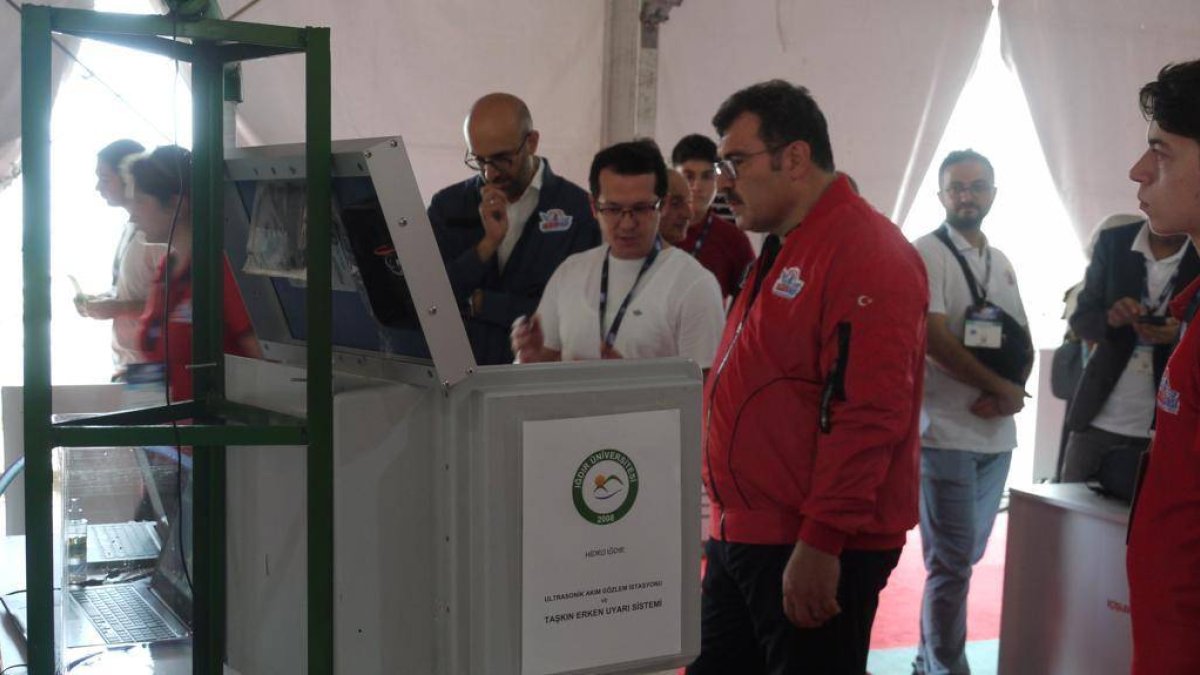 TÜBİTAK Başkanı Hasan Mandal’dan Iğdır Üniversitesi TEKNOFEST Standına Ziyaret