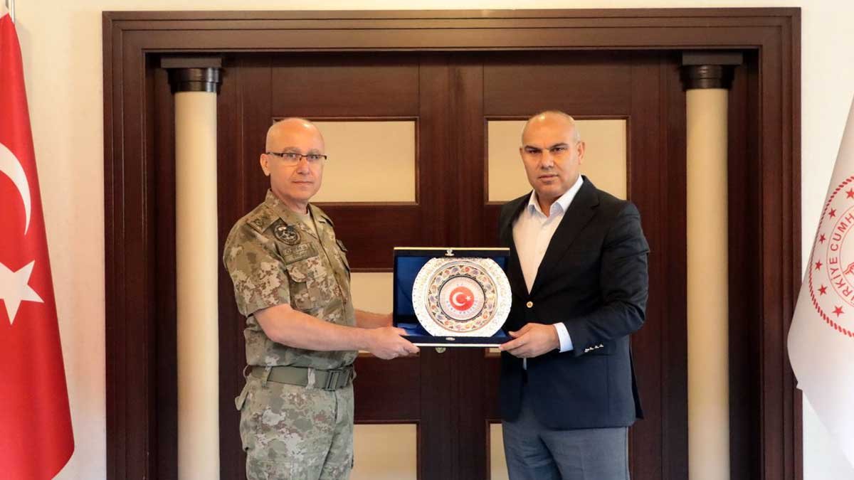 Tuğgeneral Şükrü Özbakır'dan Ağrı Valisi Mustafa Koç'a Veda