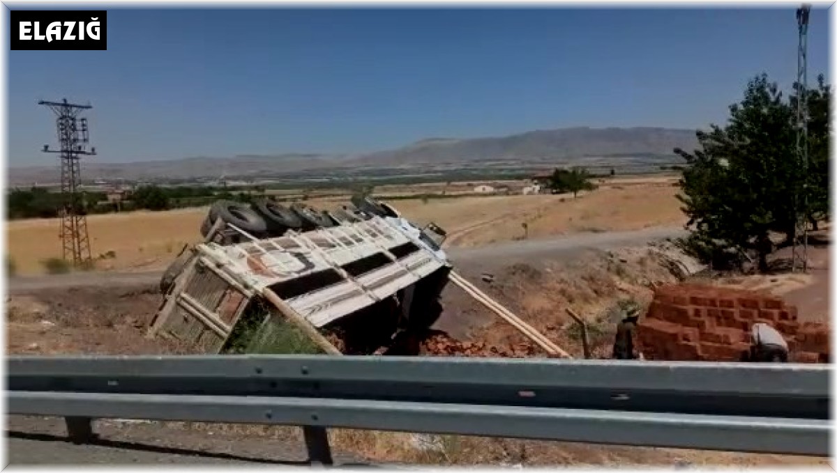 Tuğla yüklü kamyon devrildi: 1 yaralı