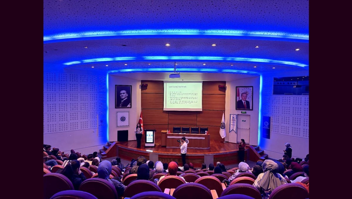 TÜGVA'dan gençlere "Zor Zamanlarda Umudu Korumak" söyleşisi