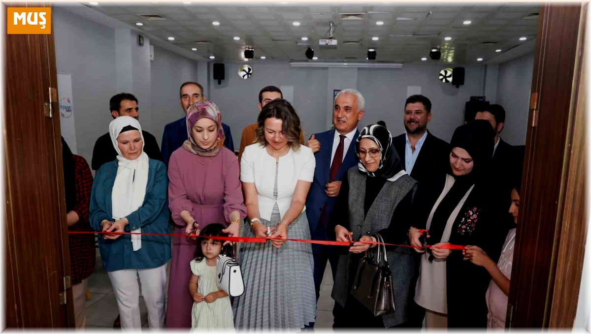 TÜGVA'nın yılsonu sergisi beğeni topladı