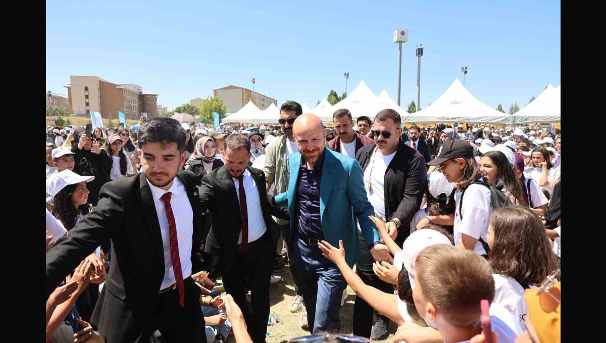 TÜGVA Yüksek İstişare Kurulu Üyesi Bilal Erdoğan, TÜGVA Yaz okulunu kapanış törenine katıldı