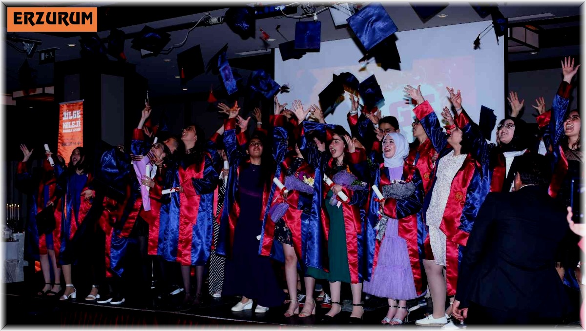 Tüm senenin yorgunluğu mezuniyetle atıldı