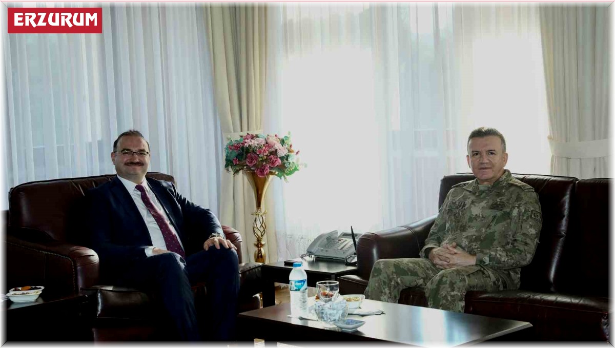 Tümgeneral Altuğ'dan Rektör Hacımüftüoğlu'na iade-i ziyaret