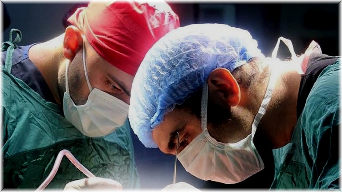 Tümörlü hasta başarı ameliyat ile sağlığına kavuştu