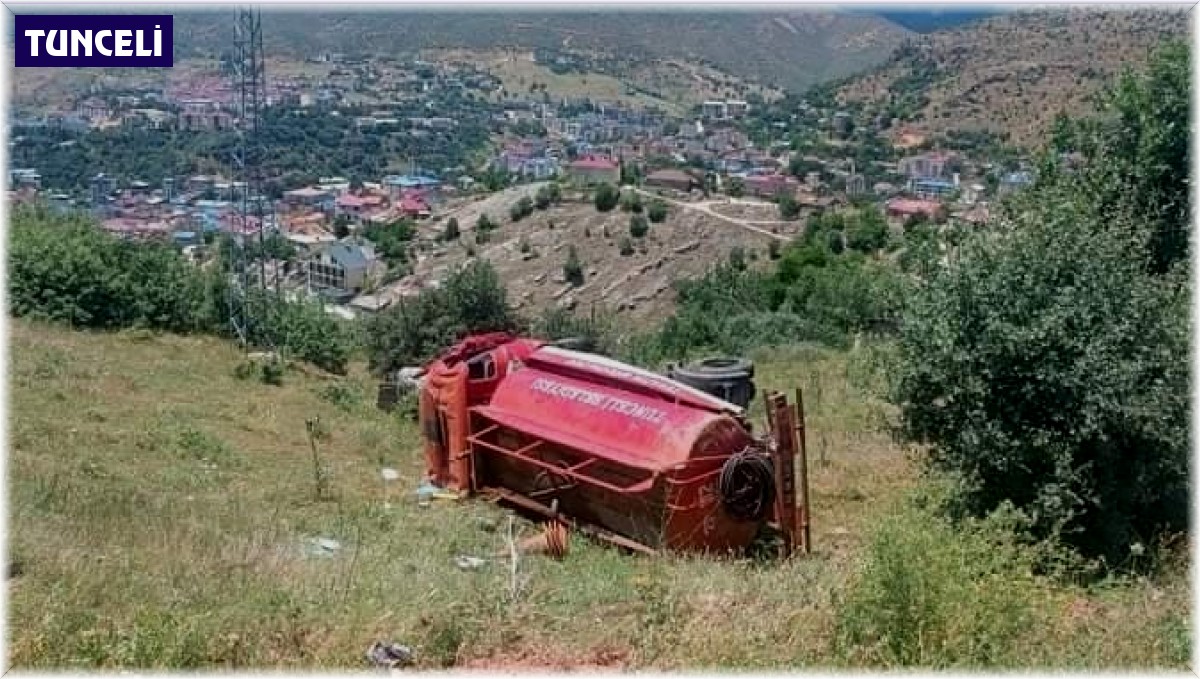 Tunceli Belediyesi aracı şarampole yuvarlandı: 3 yaralı