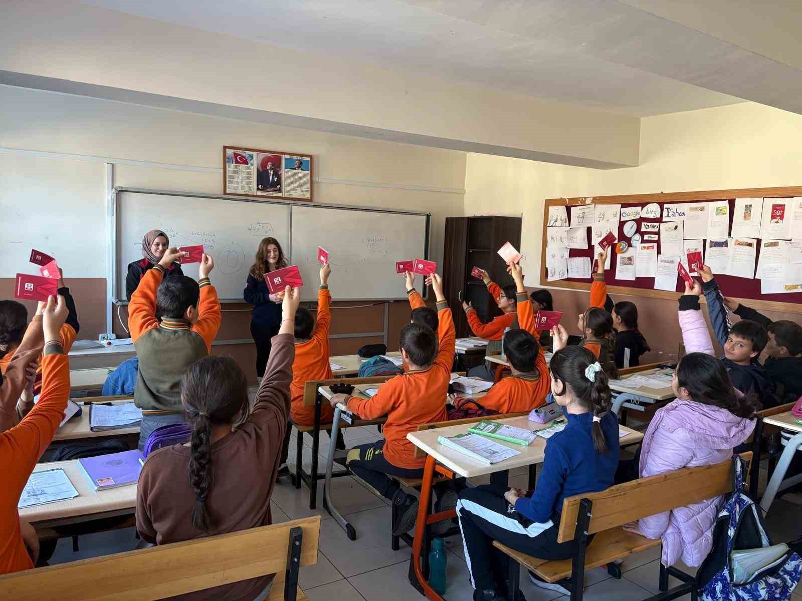 Tunceli'de 112 Acil Çağrı Merkezi ekipleri, vatandaşları bilgilendirdi